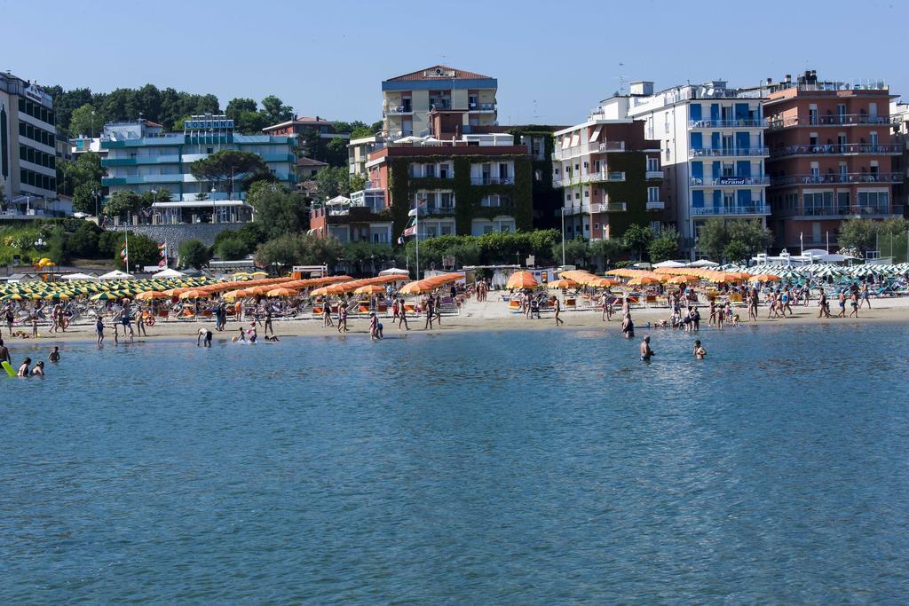 Blu Star Hotel Gabicce Mare Exterior photo